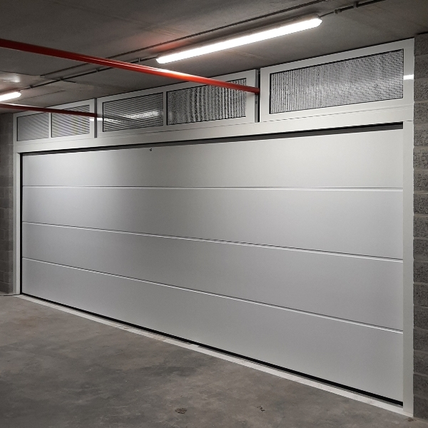 Automatische garagedeur geplaatst in de Kempen door van Roij Deuren